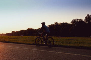 Hobbistyczna jazda na rowerze. Relaks, odpoczynek w mieście