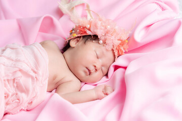 Obraz na płótnie Canvas Portrait photography sleeping newborn baby.