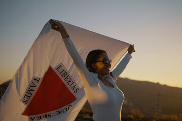 Black girl with Minas Gerais state flag