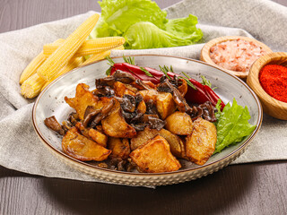Potato with roasted mushrooms and spices