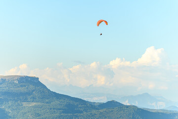 Fototapeta na wymiar Paragliding flight in the air over the mountains.