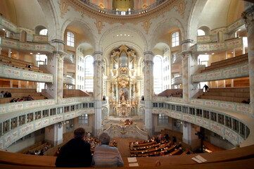 Frauenkirche Dresden wiederaufgebaut