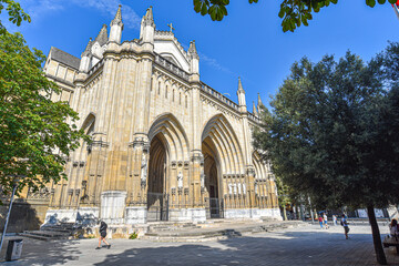 Fototapeta premium Vitoria-Gasteiz, Spain - 21 Aug, 2021: Exterior Views of the Cathedral of Santa Maria (or New Cathedral) in Vitoria-Gasteiz, Basque Country, Spain