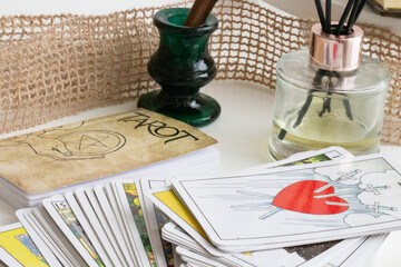 Obraz na płótnie Canvas tarot cards and accessories on white table