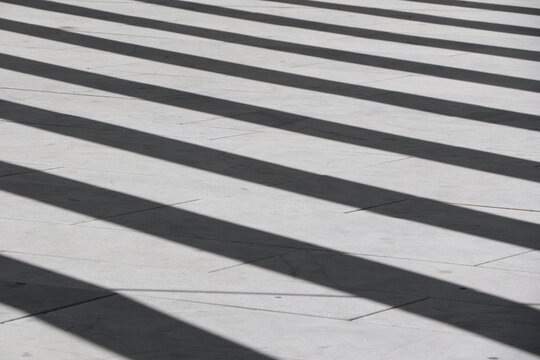 Ombres d'un immeuble moderne &agrave; Lisbonne