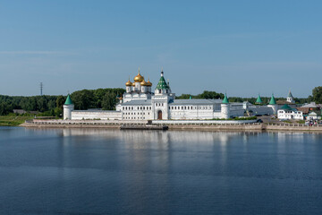 Fototapeta na wymiar Ipatievsky monastery in Kostroma