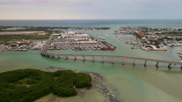 Rotational vie wof bridge in yucalpeten Marina in Mexico