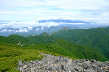Fototapeta na wymiar 金峰山から望む瑞牆山