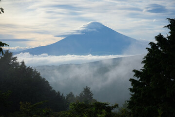 富士山と笠雲写真 - Mt.Fuji and Lenticular Cloud - Photo - obrazy, fototapety, plakaty