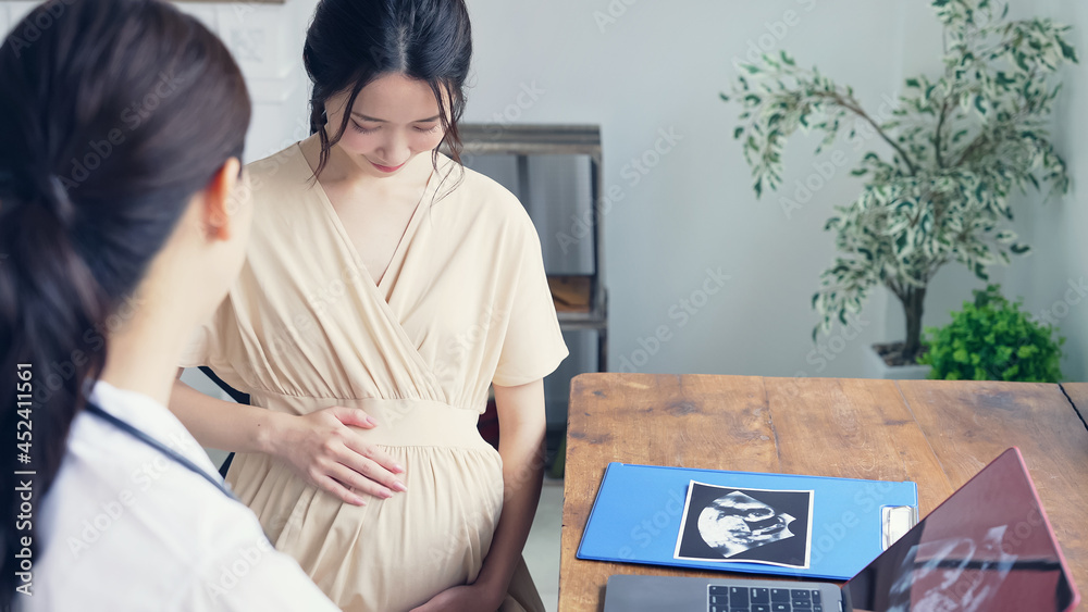 Aufkleber 診察を受ける妊婦　産婦人科　レディースクリニック