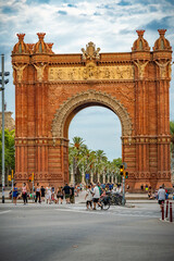 Fototapeta na wymiar ciudad antigua y monumental de Barcelona en España