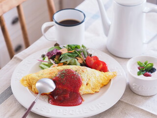 洋食 オムライスでランチタイム