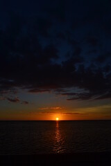 Fototapeta na wymiar sunset over the ocean