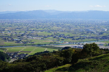 富山県小矢部市にある稲葉山展望台からの眺め小矢部アウトレットパーク