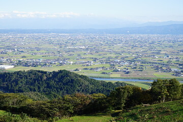 富山県小矢部市にある稲葉山展望台からの眺め高岡市と小矢部市方向