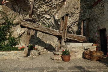Antico Frantoio in legno,  Eremo di Santa Caterina del Sasso, Lago Maggiore, Italia