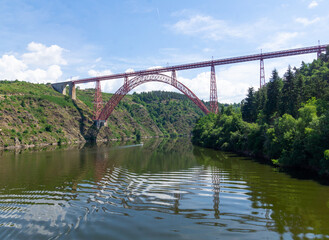 Fototapeta premium viaduc de Garabit, viaduc,garabit, ferroviaire,Truyère,rivière,portée,arche,construction,pont,métal, Léon Boyer, Gustave Eiffel,eiffel,repère,transport,train,eau,paysage,france,cantal,auvergne