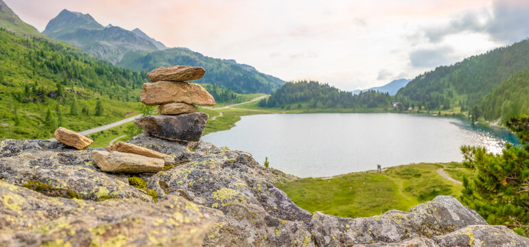 kristallklarer Obersee am Staller Sattel in den &ouml;sterreichischen Alpen