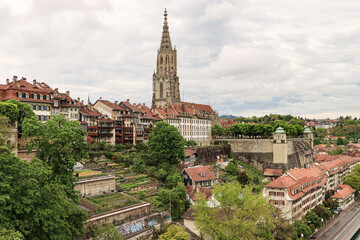 Berner Altstadt; Blick von der Kirchenfeldbrücke auf Münster und Münsterplattform