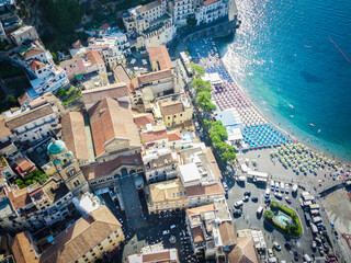 Vista aerea del duomo di amalfi e della città, costiera amalfitana