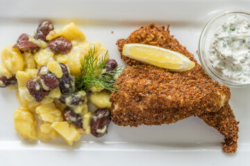 Schollenfilet mit Kräuterdip