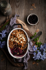 crumble fait maison aux fruits rouges et amande