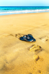 flip flops pon the sand