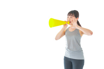 スポーツの応援をする若い女性