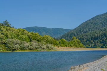 Fototapeta na wymiar The Rogue River flowing through the Siskiyou National Forest in Oregon