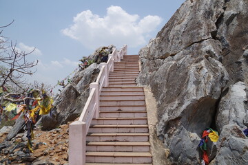 仏教八大聖地　インドのラージギルの霊鷲山