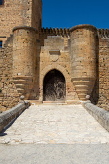 Puente, paso y puerta del Castillo de Pedraza