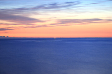 Naklejka premium 幻想的で綺麗な夕焼けの水晶浜