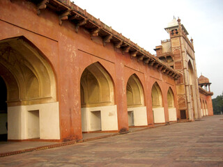 Fototapeta premium A picture of the Sikandra fort, which is famous for Mughal heritage and Islamic architecture, and is a popular tourist destination.