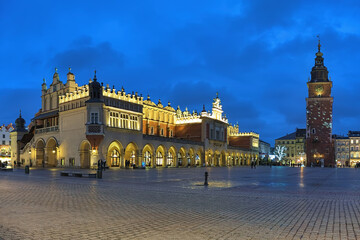 Fototapeta premium Krakow, Poland. Main Market Square (Rynek Glowny) with Cloth Hall (Sukiennice) and free-standing Town Hall Tower in Christmas illumination.