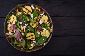 Grilled green zucchini salad