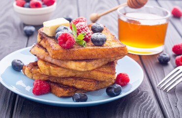 French toast with berries and honey