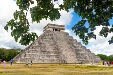 Fototapeta na wymiar Pirámide de Chichen Itza, México, Yucatán