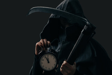 Death holding a scythe and clock in front of herself on a dark background.