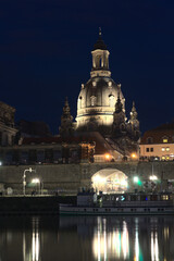 Fototapeta na wymiar Frauenkirche Dresden bei Nacht