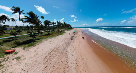 Imagem aérea da praia de Guarajuba, localizada a 42 km de Salvador, no município de Camaçari, Bahia, Brasil