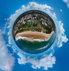 Pequeno Planeta da praia de Guarajuba, localizada a 42 km de Salvador, no município de Camaçari, Brasil