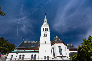 Fototapeta na wymiar スロベニア　ブレッド湖のほとりに建つ聖マルティヌス教会