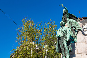 スロベニア　リュブリャナの新市街のプレシェーレン広場に建つプレシェレン記念碑
