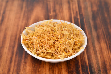 Dried calundeula petals