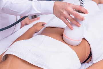 woman doing lipocavitation in the clinic