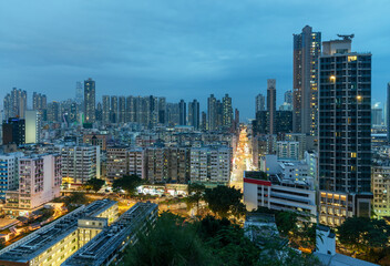 Obraz premium Night scenery of downtown district of Hong Kong city