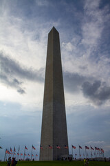 Obraz premium View of the Washington Monument at night as the sun is setting