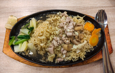 Hot plate noodles ready to eat