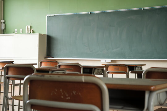 学校の教室　学級閉鎖　休校