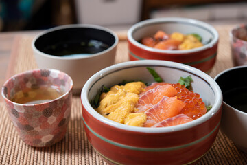 日本の食卓,ウニ丼,鮭ウニ丼,家庭料理,和食
